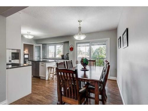 10304 8 Street Sw, Calgary, AB - Indoor Photo Showing Dining Room