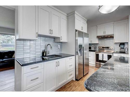 10304 8 Street Sw, Calgary, AB - Indoor Photo Showing Kitchen With Upgraded Kitchen