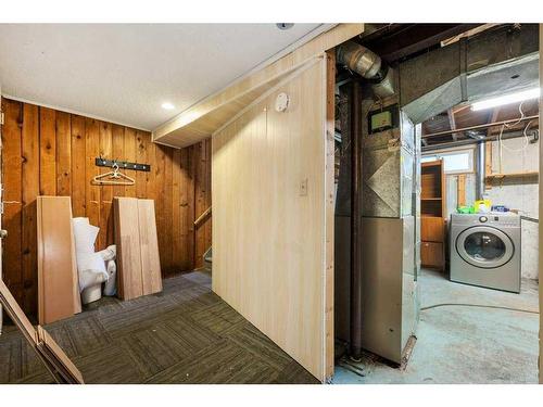 47 Fairview Crescent Se, Calgary, AB - Indoor Photo Showing Laundry Room