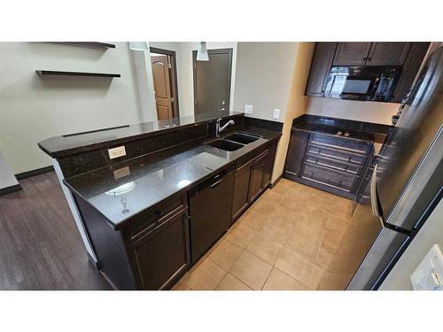 138-30 Royal Oak Plaza Nw, Calgary, AB - Indoor Photo Showing Kitchen With Double Sink