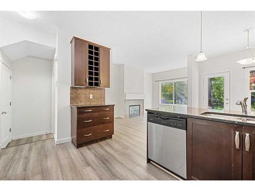 229 Copperpond Landing Se, Calgary, AB - Indoor Photo Showing Kitchen