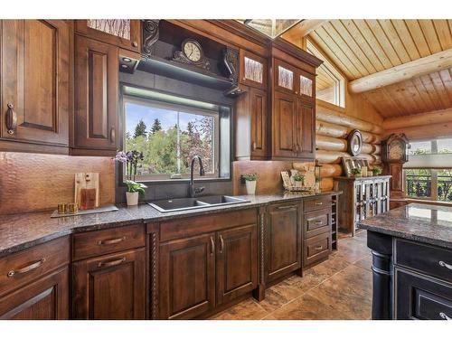 2 Wheatland Green, Strathmore, AB - Indoor Photo Showing Kitchen With Double Sink