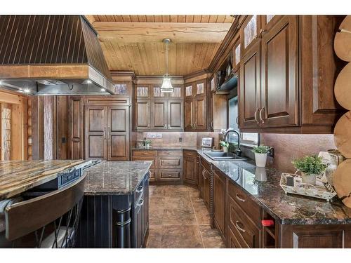 2 Wheatland Green, Strathmore, AB - Indoor Photo Showing Kitchen