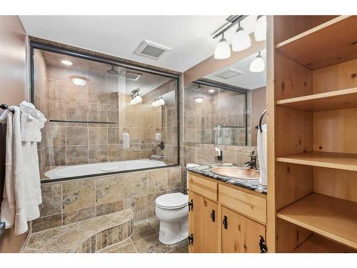 2 Wheatland Green, Strathmore, AB - Indoor Photo Showing Bathroom