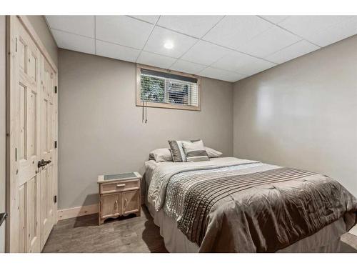 2 Wheatland Green, Strathmore, AB - Indoor Photo Showing Bedroom