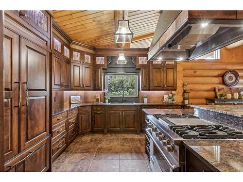 2 Wheatland Green, Strathmore, AB - Indoor Photo Showing Kitchen