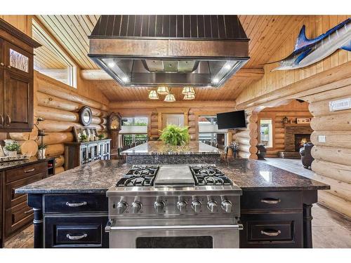 2 Wheatland Green, Strathmore, AB - Indoor Photo Showing Kitchen