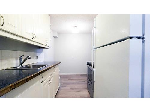 107-3420 50 Street Nw, Calgary, AB - Indoor Photo Showing Kitchen