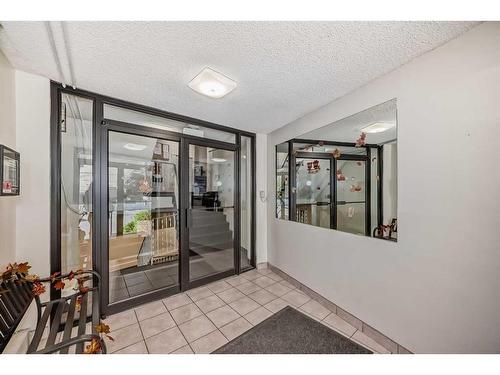 107-3420 50 Street Nw, Calgary, AB - Indoor Photo Showing Other Room