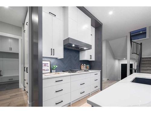 57 Rockcliff Terrace Nw, Calgary, AB - Indoor Photo Showing Kitchen