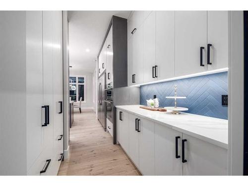 57 Rockcliff Terrace Nw, Calgary, AB - Indoor Photo Showing Kitchen