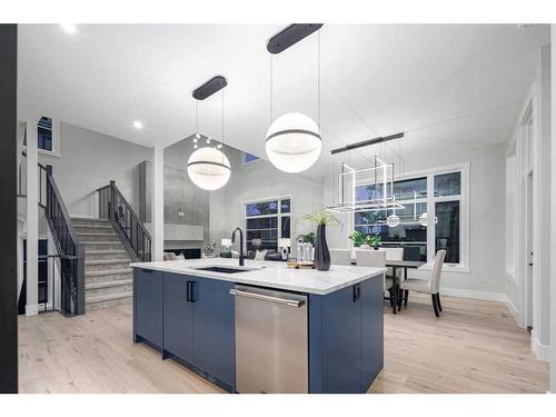 57 Rockcliff Terrace Nw, Calgary, AB - Indoor Photo Showing Kitchen