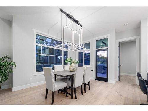 57 Rockcliff Terrace Nw, Calgary, AB - Indoor Photo Showing Dining Room