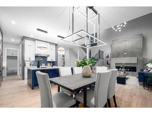 57 Rockcliff Terrace Nw, Calgary, AB - Indoor Photo Showing Dining Room