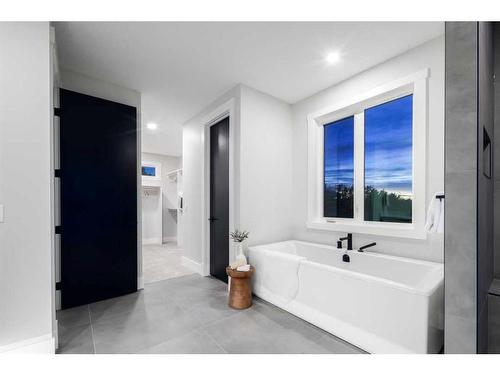 57 Rockcliff Terrace Nw, Calgary, AB - Indoor Photo Showing Bathroom