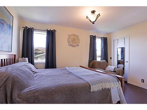 319 16 Street East, Brooks, AB - Indoor Photo Showing Bedroom