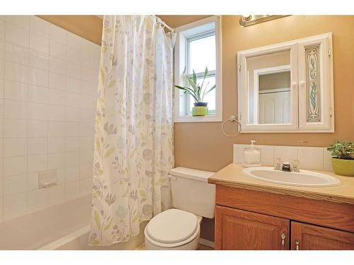 319 16 Street East, Brooks, AB - Indoor Photo Showing Bathroom