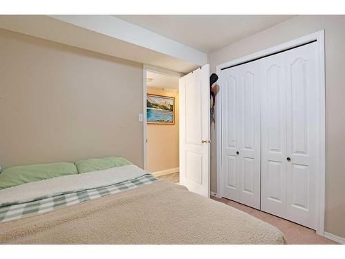 319 16 Street East, Brooks, AB - Indoor Photo Showing Bedroom