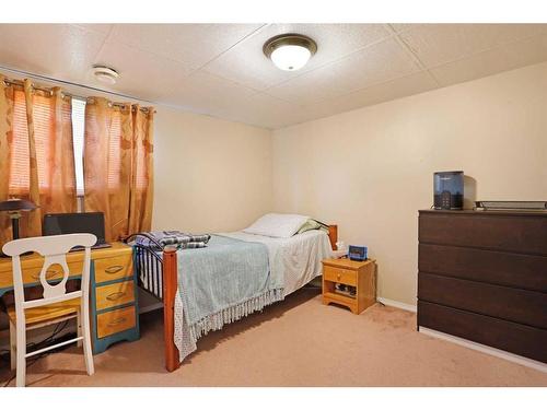 319 16 Street East, Brooks, AB - Indoor Photo Showing Bedroom