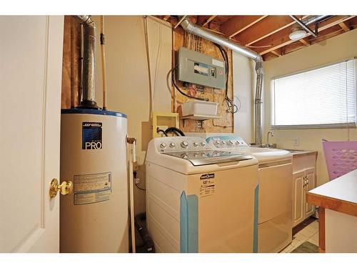 319 16 Street East, Brooks, AB - Indoor Photo Showing Laundry Room