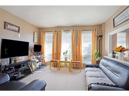 319 16 Street East, Brooks, AB - Indoor Photo Showing Living Room