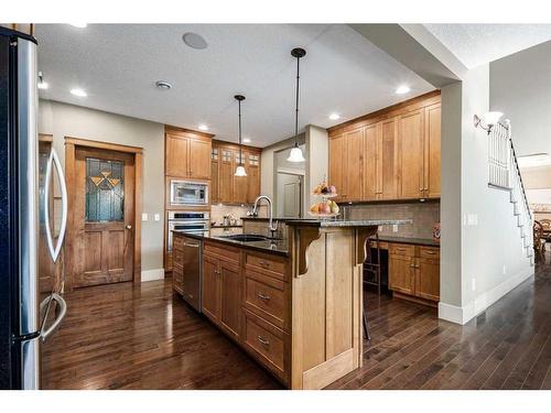 19 Aspen Meadows Manor Sw, Calgary, AB - Indoor Photo Showing Kitchen With Upgraded Kitchen