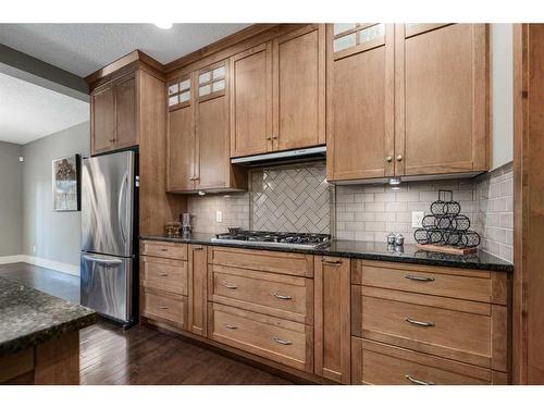 19 Aspen Meadows Manor Sw, Calgary, AB - Indoor Photo Showing Kitchen