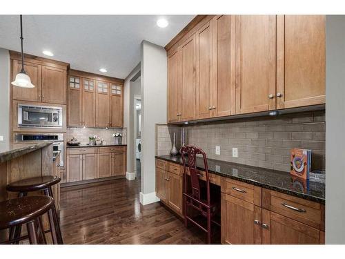 19 Aspen Meadows Manor Sw, Calgary, AB - Indoor Photo Showing Kitchen