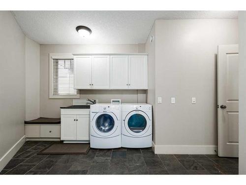 19 Aspen Meadows Manor Sw, Calgary, AB - Indoor Photo Showing Laundry Room