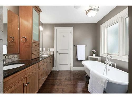 19 Aspen Meadows Manor Sw, Calgary, AB - Indoor Photo Showing Bathroom