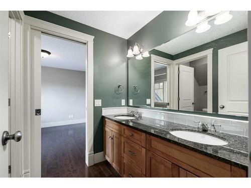 19 Aspen Meadows Manor Sw, Calgary, AB - Indoor Photo Showing Bathroom