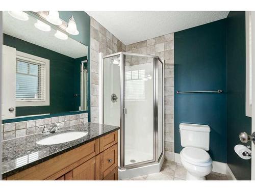 19 Aspen Meadows Manor Sw, Calgary, AB - Indoor Photo Showing Bathroom