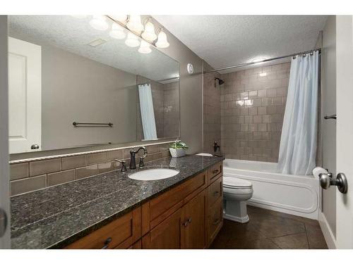 19 Aspen Meadows Manor Sw, Calgary, AB - Indoor Photo Showing Bathroom