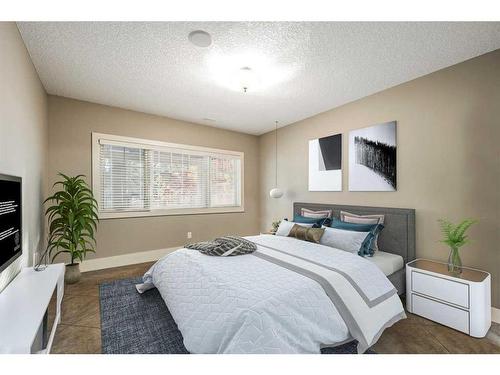 19 Aspen Meadows Manor Sw, Calgary, AB - Indoor Photo Showing Bedroom