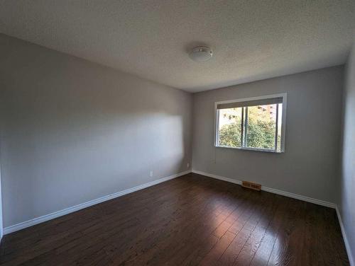 4627 Stanley Road Sw, Calgary, AB - Indoor Photo Showing Other Room