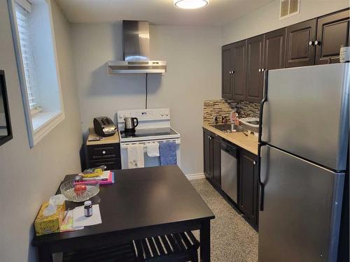 4627 Stanley Road Sw, Calgary, AB - Indoor Photo Showing Kitchen