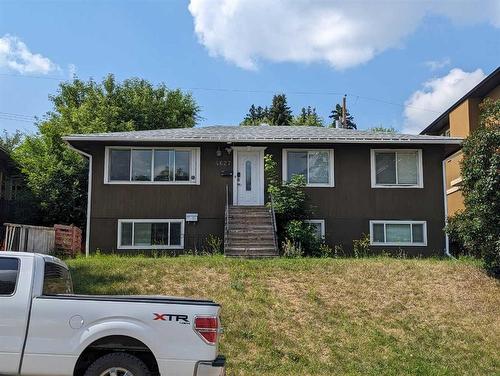 4627 Stanley Road Sw, Calgary, AB - Outdoor