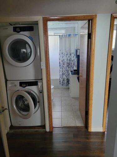 4627 Stanley Road Sw, Calgary, AB - Indoor Photo Showing Laundry Room