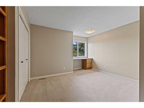 15 Suncastle Place Se, Calgary, AB - Indoor Photo Showing Other Room