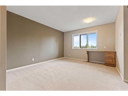 15 Suncastle Place Se, Calgary, AB - Indoor Photo Showing Other Room