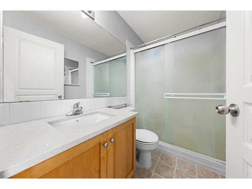 28 Bridleridge Gardens Sw, Calgary, AB - Indoor Photo Showing Bathroom