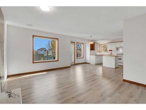 176 Panorama Hills Place Nw, Calgary, AB - Indoor Photo Showing Living Room