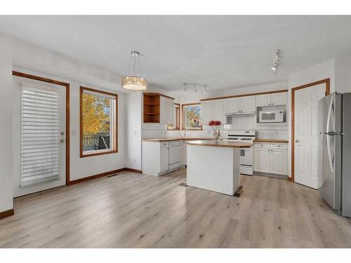 176 Panorama Hills Place Nw, Calgary, AB - Indoor Photo Showing Kitchen