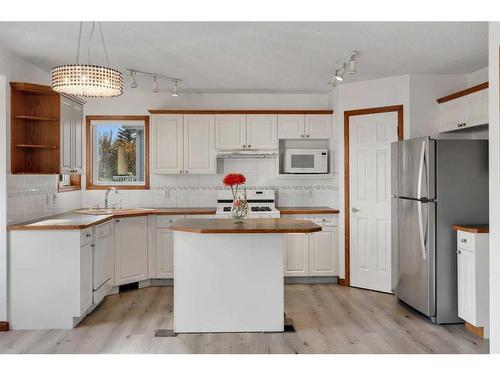 176 Panorama Hills Place Nw, Calgary, AB - Indoor Photo Showing Kitchen