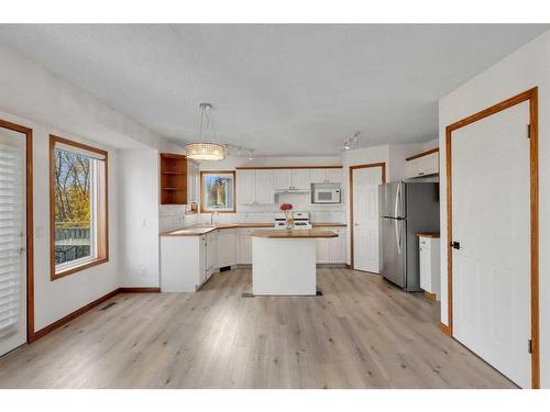 176 Panorama Hills Place Nw, Calgary, AB - Indoor Photo Showing Kitchen