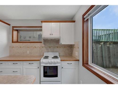 176 Panorama Hills Place Nw, Calgary, AB - Indoor Photo Showing Kitchen