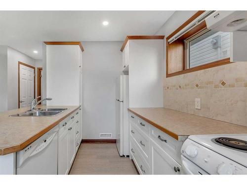 176 Panorama Hills Place Nw, Calgary, AB - Indoor Photo Showing Kitchen With Double Sink