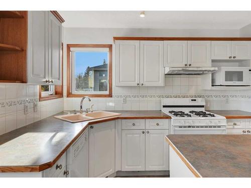 176 Panorama Hills Place Nw, Calgary, AB - Indoor Photo Showing Kitchen With Double Sink