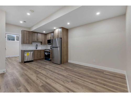 305 34 Avenue Ne, Calgary, AB - Indoor Photo Showing Kitchen With Stainless Steel Kitchen