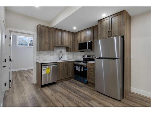 305 34 Avenue Ne, Calgary, AB - Indoor Photo Showing Kitchen With Stainless Steel Kitchen